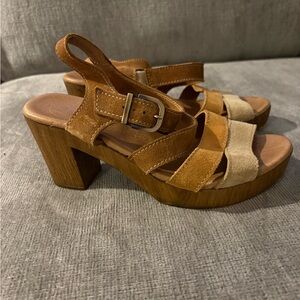 Eric Michael Women's Tan Suede Platform Sandals with Buckle, Sz 39